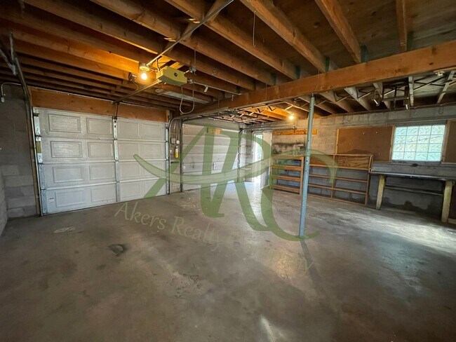 Building Photo - 501 Van Buren St