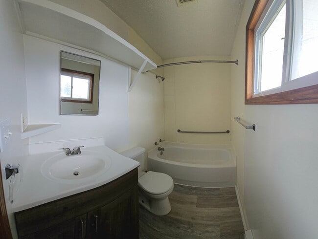 Building Photo - 253 Hillside Cir