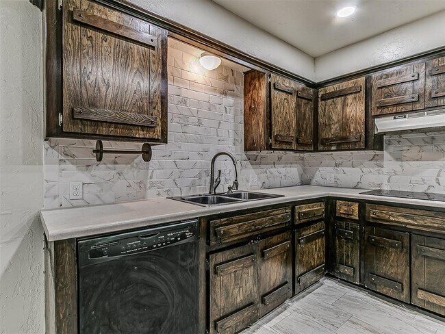 Building Photo - 1170 Mockingbird Cir