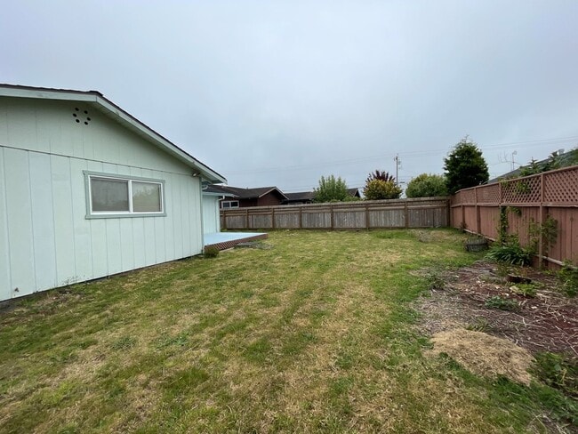 Building Photo - Charming 3 Bedroom, 2 Bath Home with Attac...