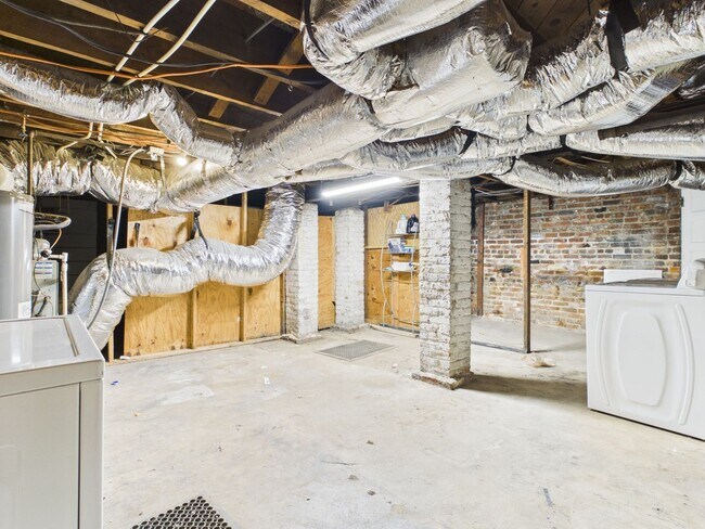 Building Photo - 3543 Grove Ave