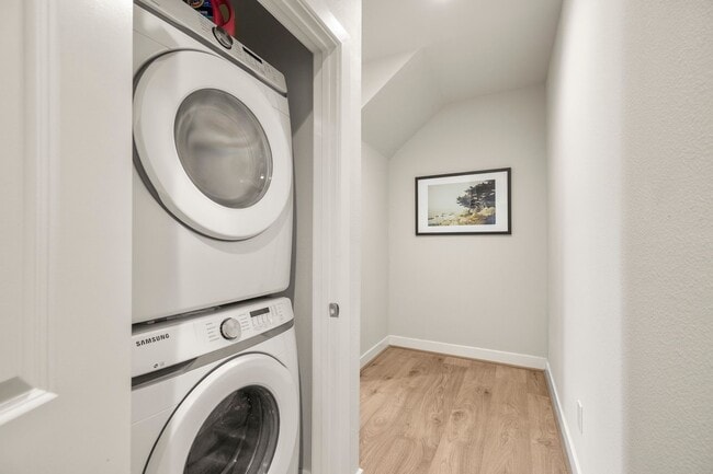 Building Photo - 726 Carriage Knls Dr