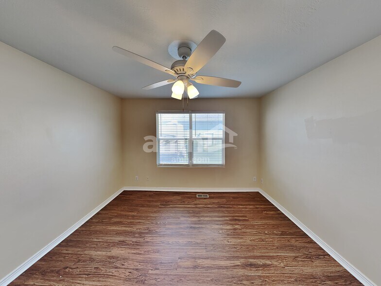 Building Photo - 1877 E Cedar Dr