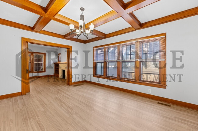 Building Photo - 3325 Victor Pl