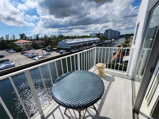 Building Photo - 3944 NE 167th St