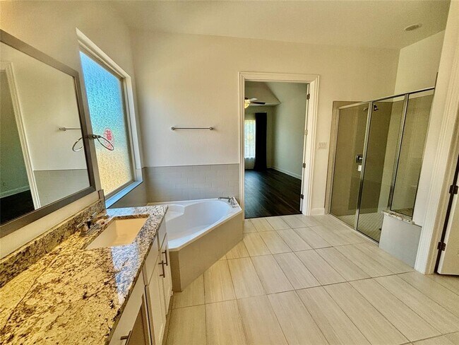 Building Photo - 808 Clear Spring Ln