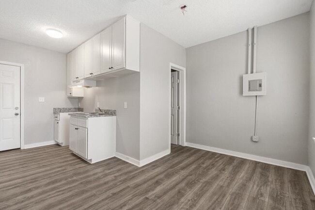 Building Photo - 2205 Galveston Rd