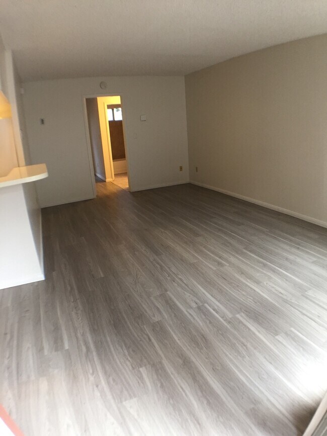 Building Photo - 7414 Mesa College Dr