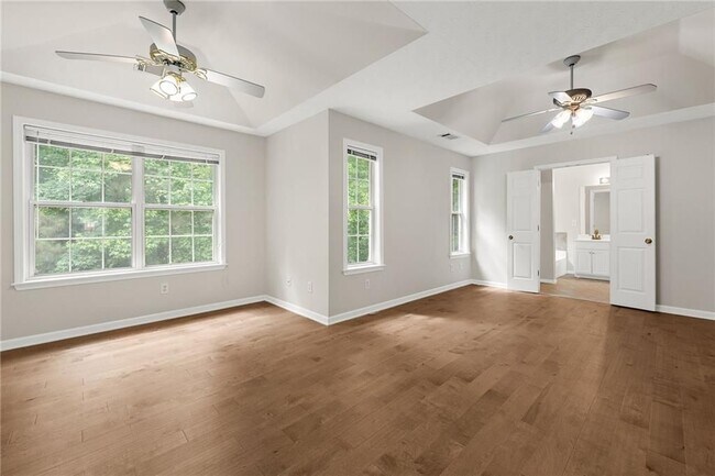 Building Photo - 370 Manor Glen Dr