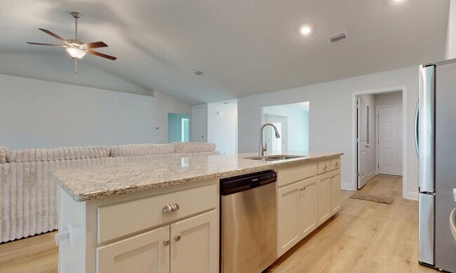 Building Photo - 6227 Pineapple DR