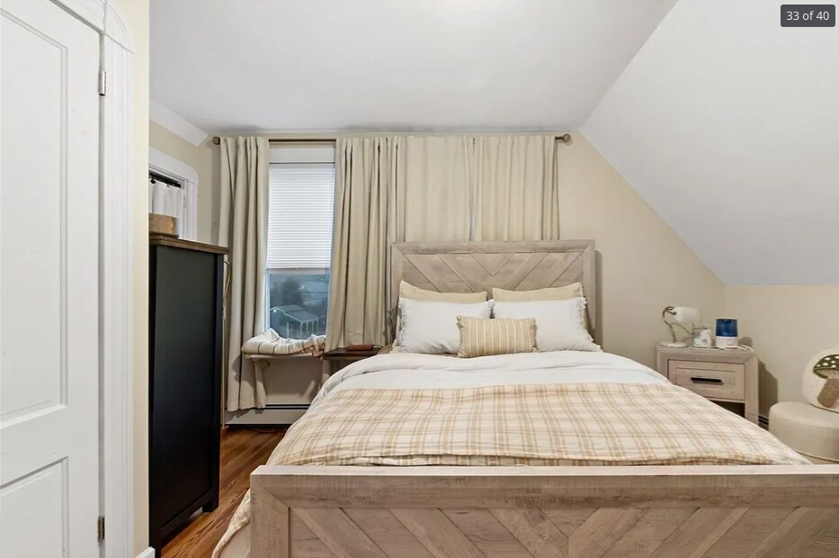 Furnishing are previous tenants, apartment will be unfurnished - 24 Potter St