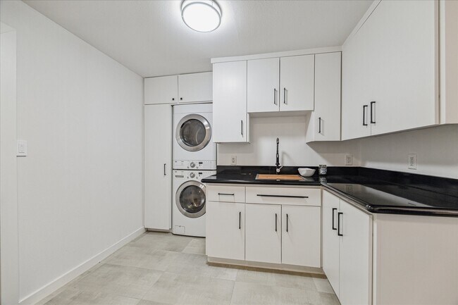 Building Photo - 7703 Bobbitt Ln