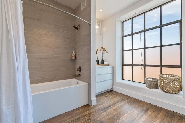 Building Photo - 1329 College Ave