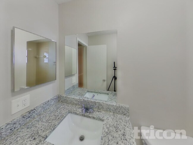 Building Photo - 6320 Moog Rd