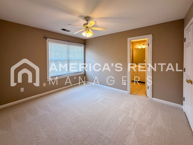 Building Photo - Spacious Five Bedroom Residence in Meadowbrook!