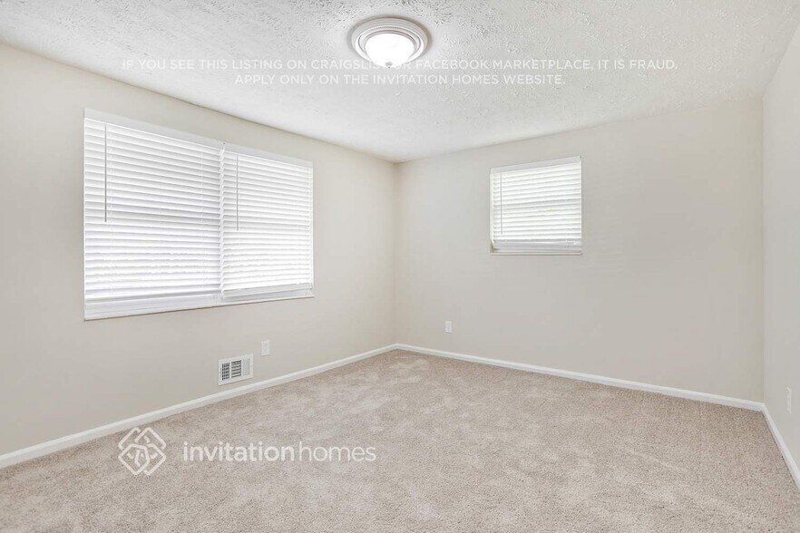Building Photo - 6265 Lakeview Dr