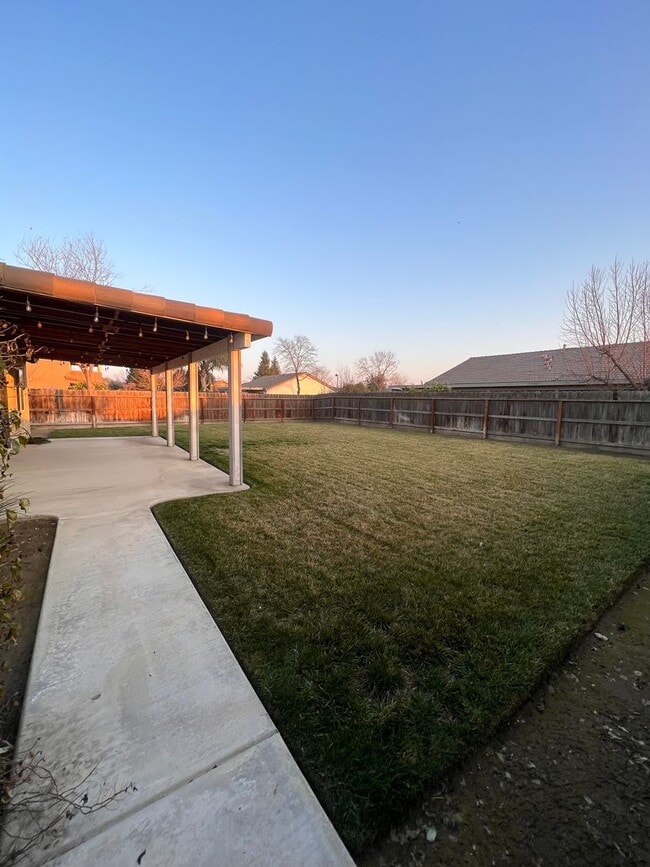 Building Photo - 1003 W Westmont Ct