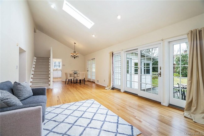 Building Photo - 7 Susan Ct