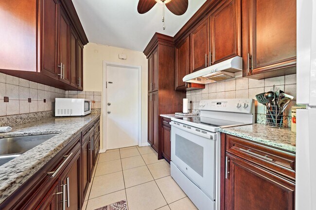 Building Photo - 4057 Chukker Dr