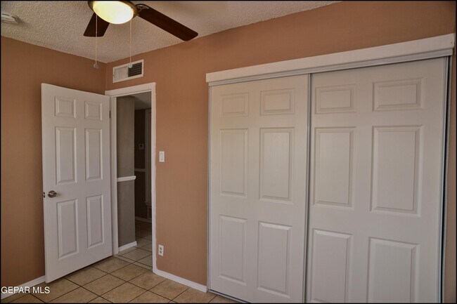 Building Photo - 9004 Acatlan Ln