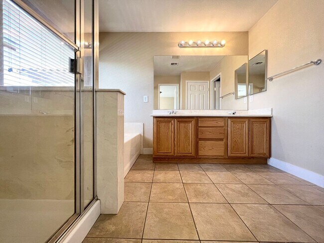Building Photo - Beautiful 4-bedroom, 2.5-bathroom house