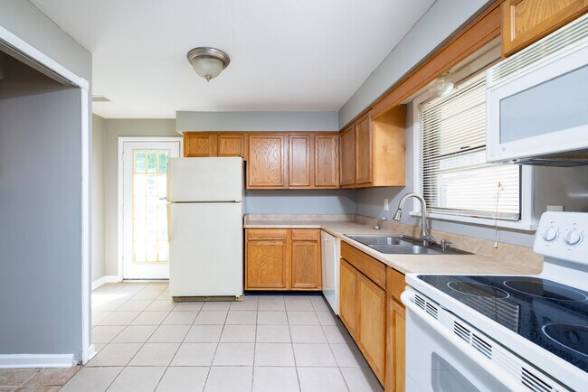 Building Photo - 7215 Earl Dr