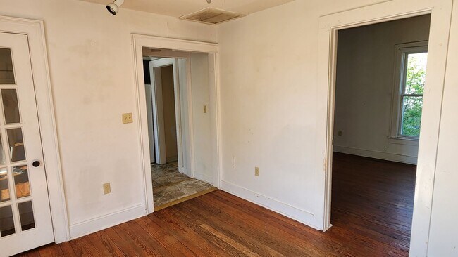 Building Photo - 56 Amm St