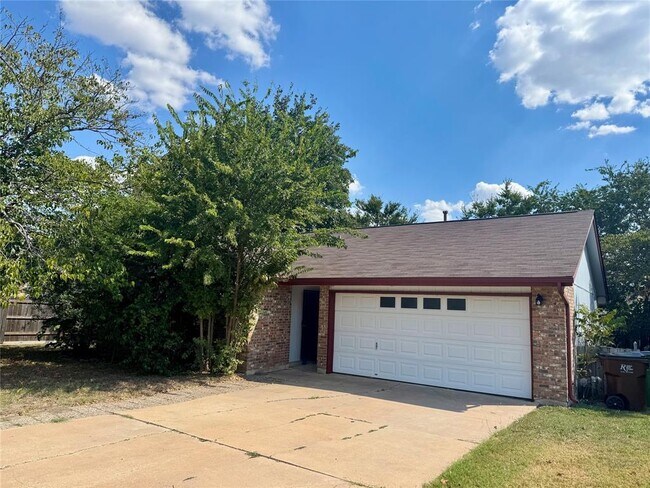 Building Photo - 1203 Yorkshire Ln