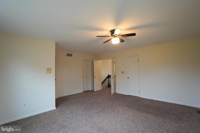 Building Photo - 458 Country Club Dr