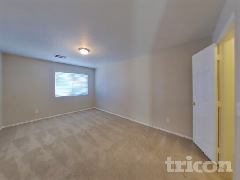 Building Photo - 5871 E Everhart Ln