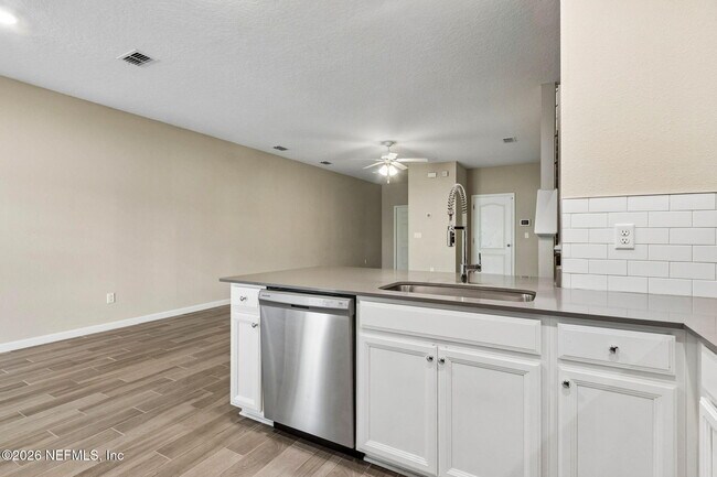 Building Photo - 1111 Beach Dune Dr