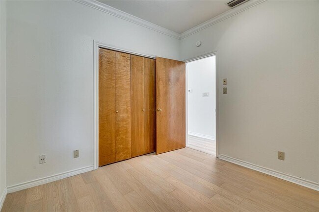 Building Photo - 1406 Windsor Rd