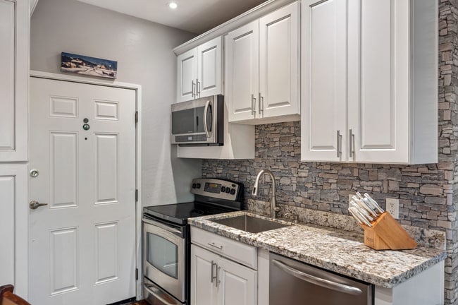 Building Photo - 2421 Quarter Horse Trl