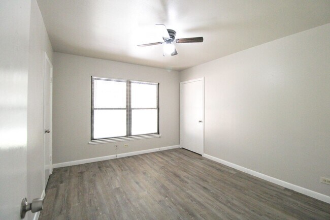 Building Photo - 434 Cosgrove St