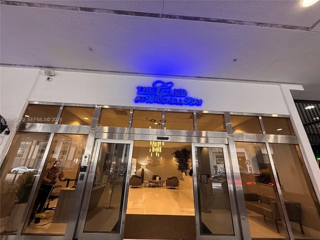 Building Photo - 1200 Brickell Bay Dr