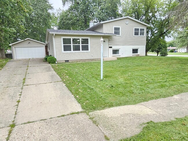 Building Photo - 18570 Pamela Pl