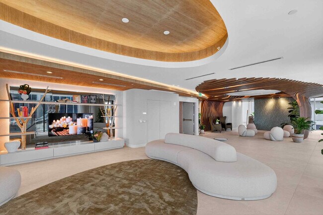 Building Photo - 700 NE 24th St