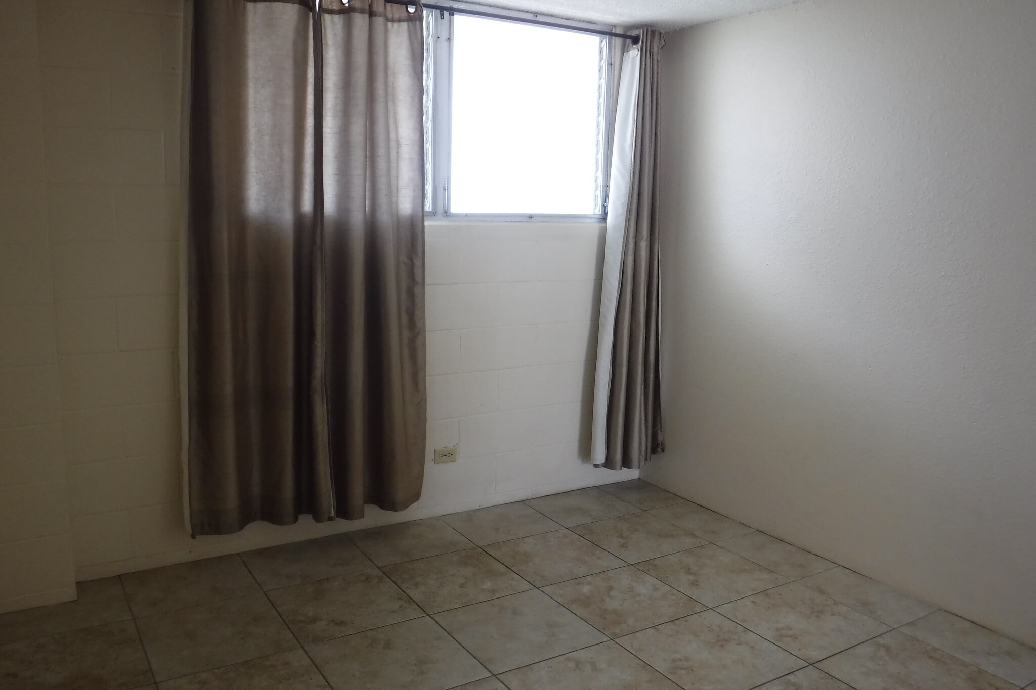 Building Photo - 2211 Ala Wai Blvd