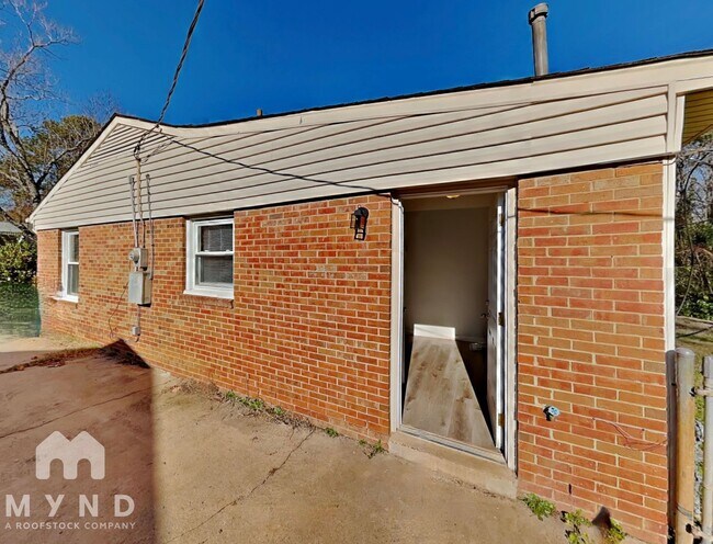 Building Photo - 3700 Braden Dr