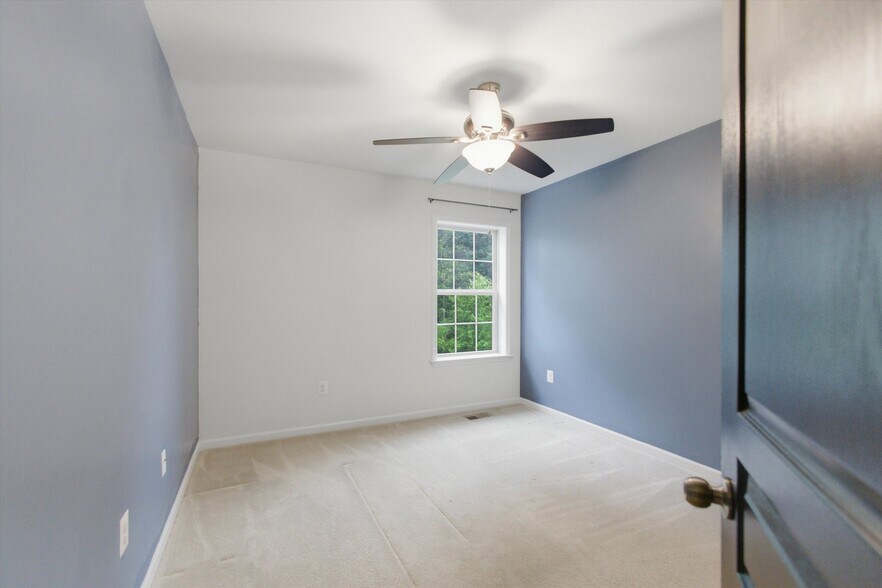 Building Photo - 7585 Holly Ridge Dr