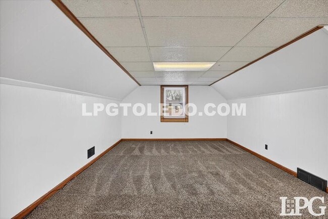 Building Photo - 667 Caswell Ave