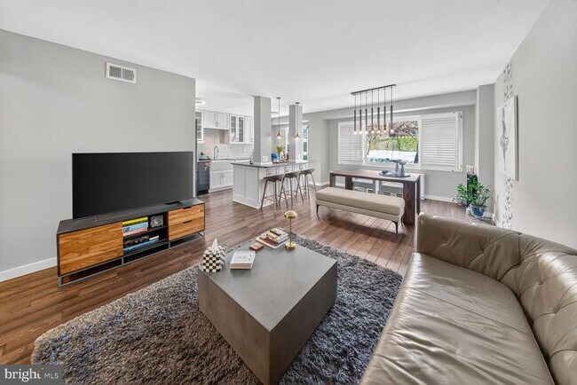 Building Photo - 4201 Cathedral Ave NW