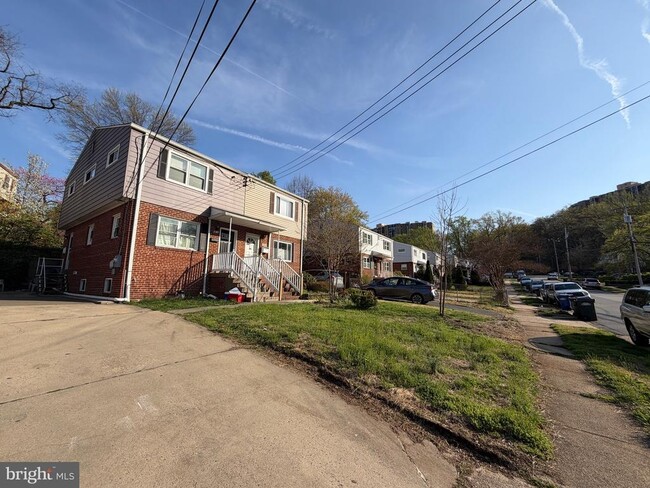 Building Photo - 5831 Mt Vernon Dr