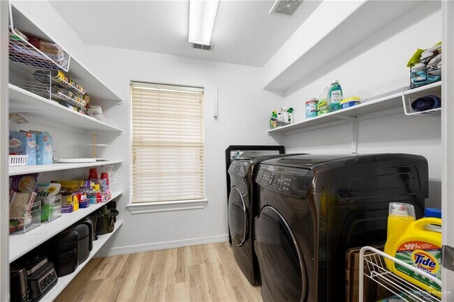 Building Photo - 25 Alvarado St