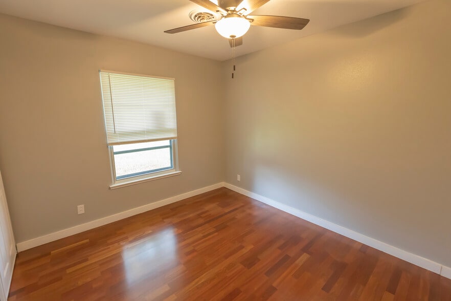 Master Bedroom - 3015 Bluefield St
