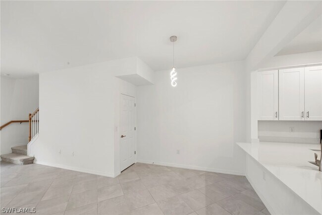 Building Photo - 2827 Blossom Wy