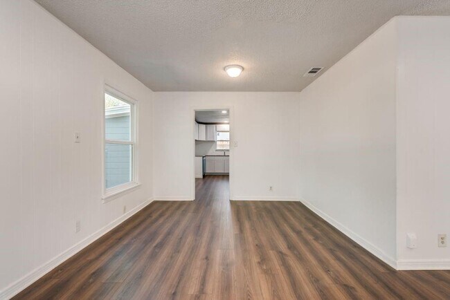 Building Photo - 3415 Crites St
