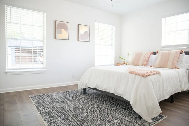 Building Photo - Fully Renovated 1x1 in amazing location!