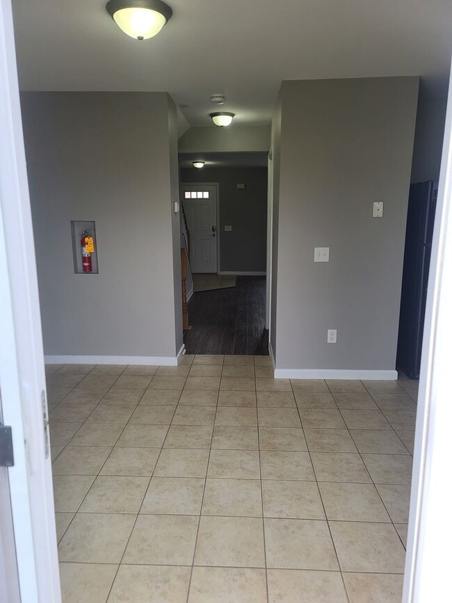 Building Photo - 3 Bedroom Townhome for Rent in Waynesboro!