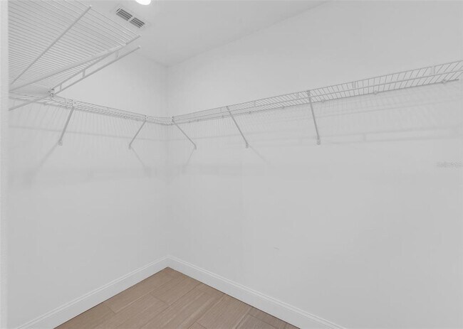 Building Photo - 2036 Hillview Cir